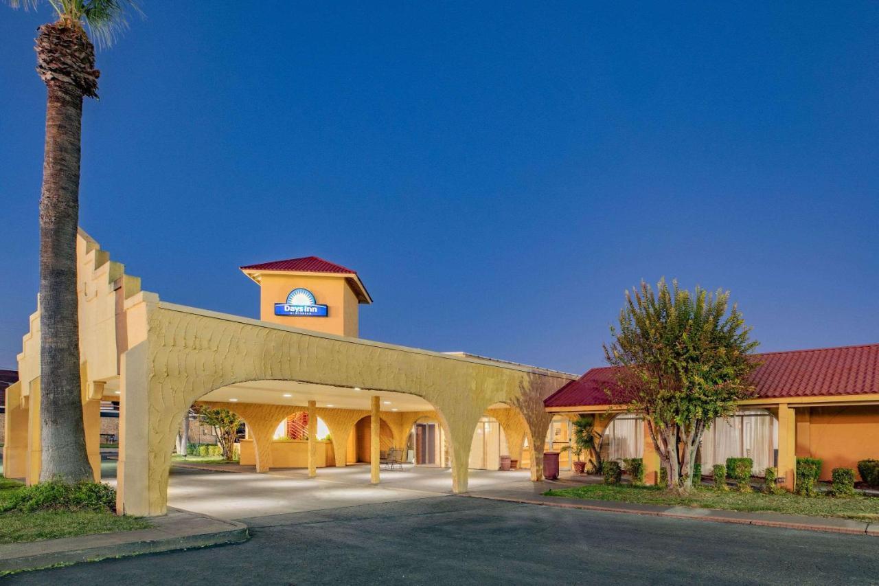 Days Inn By Wyndham Del Rio Kültér fotó