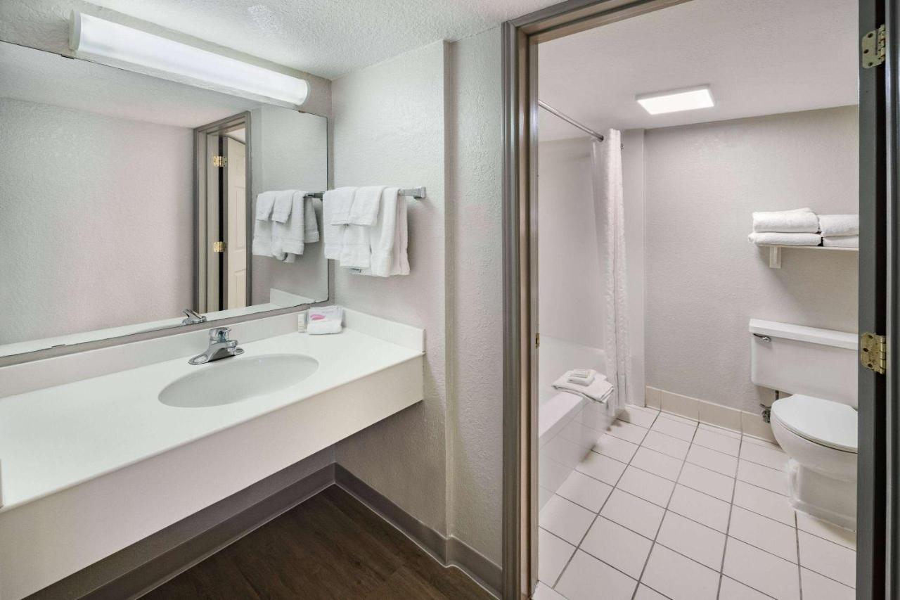 Days Inn By Wyndham Del Rio Kültér fotó